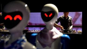Restoran India 'Pekerjakan' Robot Jadi Pelayan