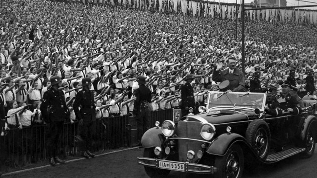 Sebuah Mercedes-Benz 770K Grosser Open Tourer bekas kejayaan pimpinan Nazi, Adolf Hitler akan dilelang oelh Worldwide Auctioneers, AS.