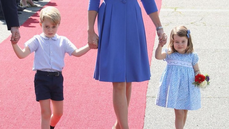 Ini Dia Alasan Pangeran George Selalu Pakai Celana Pendek Ini Dia Alasan Pangeran George Selalu Pakai Celana Pendek