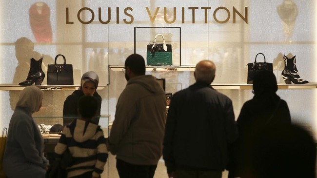 Louis Vuitton baru saja memamerkan prototipe tas yang dilengkapi dengan kemunculan layar OLED.