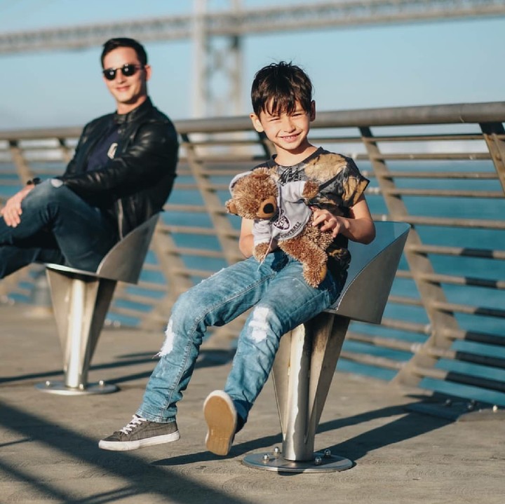 <p>Setiap posting foto bersama anak lelakinya, Mike selalu memberi caption besties. (Foto: Instagram @mike_lewis)</p>