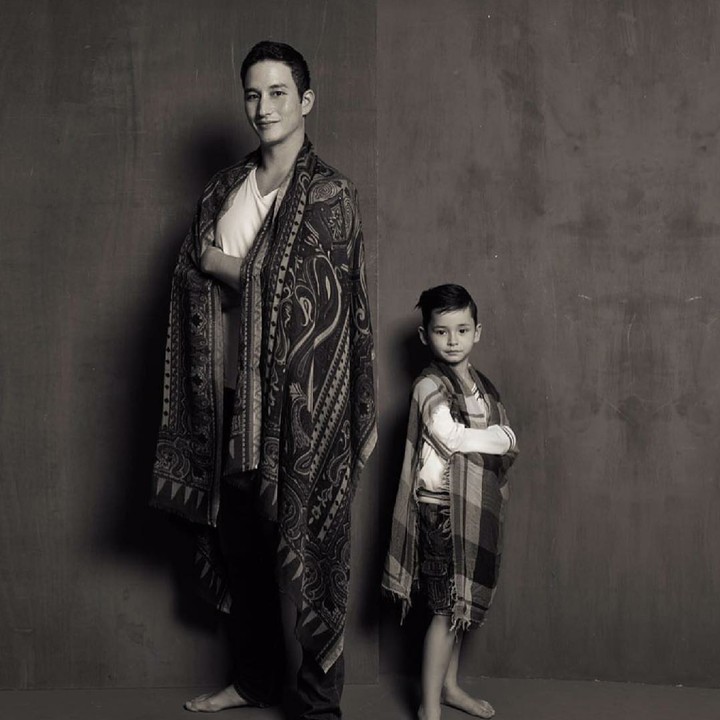 <p>Mereka sering banget mengabadikan momen kebersamaannya, sweet banget ya. (Foto: Instagram @mike_lewis)</p>