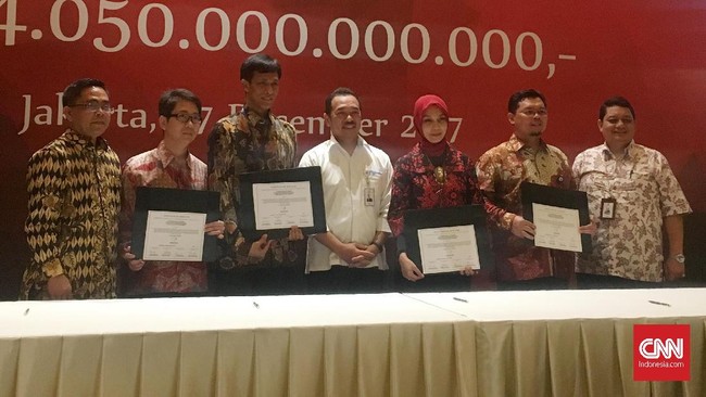 Tiga bank dan nonbank mengucuri 77,88 persen dari total kebutuhan pendanaan INKA untuk pengadaan 31 trainset atau 186 kereta ringan (LRT).