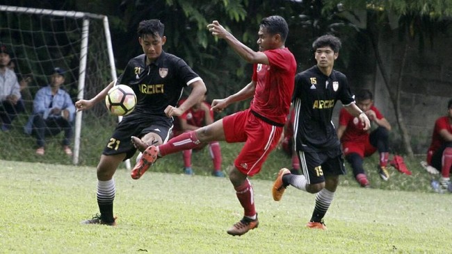 Persija Jakarta menjadi klub pengganti bagi Persebaya Surabaya di turnamen pramusim Suramadu Cup 2018 yang digelar 8-12 Januari 2018.