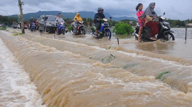 BMKG mengklaim terus memperbarui tekonologi sistem peringatan dini cuaca untuk menyesuaikan dengan perubahan iklim global.