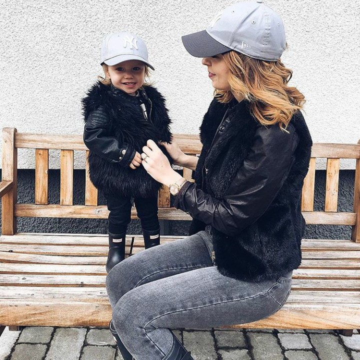 <p>Kali ini bajunya Amelia benar-benar jiplakan baju Bunda Cissi.  (Foto: Instagram @cissifio)</p>