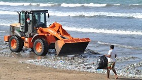 Buang Sampah ke Sungai, Menyumbang 'Beban' ke Lautan