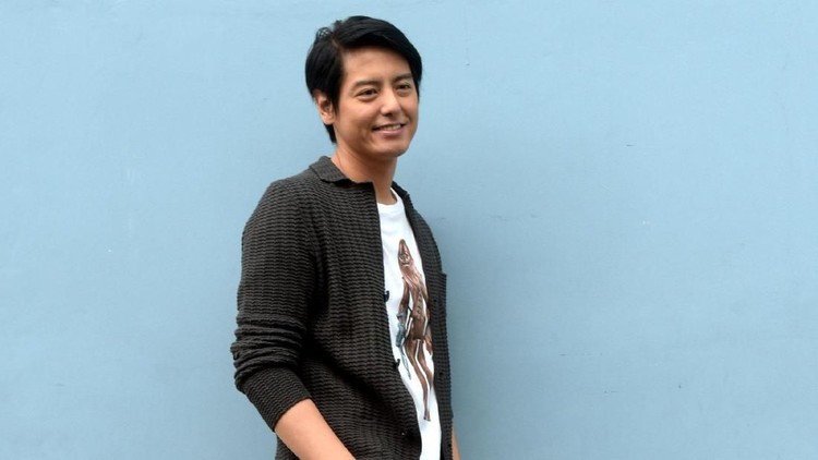 Roger Danuarta baru saja kehilangan ibunda tercinta. Seperti anak lainnya, hal ini bisa bikin Roger merasakan kesedihan mendalam.