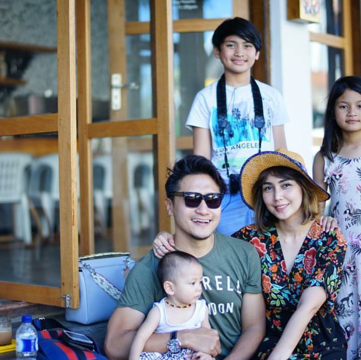 <p>Wajib banget menyempatkan kumpul bareng anak-anak meski sibuk. (Foto: Instagram/fenitarie)</p>