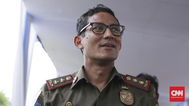 Wagub DKI Sandiaga Uno mengajak warga di kawasan Cempaka Putih Timur, Jakarta Pusat untuk bertani dan cocok tanam meski di tengah kota.