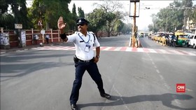 VIDEO: Aksi Polisi India Atur Lalu Lintas ala Michael Jackson