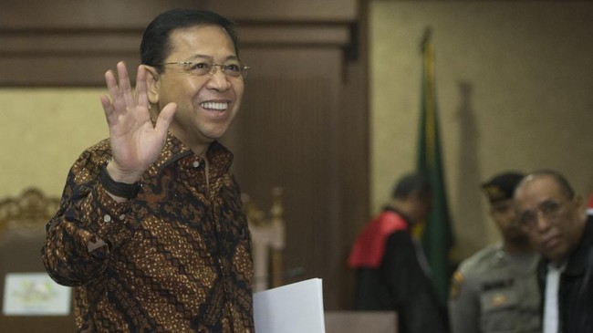 Kuasa hukum Setya Novanto, Maqdir Ismail siap mendengar apapun putusan majelis hakim. KPK optimistis majelis hakim akan melanjutkan sidang.
