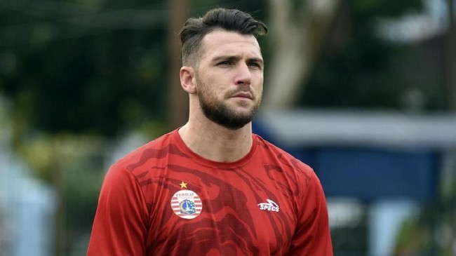 Bomber Persija Jakarta Marko Simic tak sabar berhadapan dengan striker Bali United Ilija Spasojevic. Keduanya pernah merumput di Liga Super Malaysia.