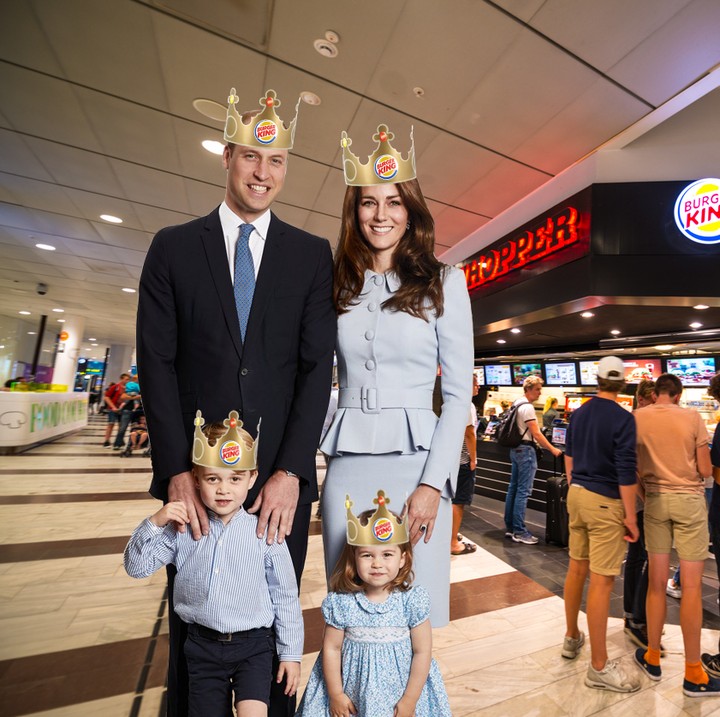 <p> Mahkota kertasnya Burger King juga turut menghias foto ini. </p>