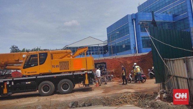 Selain menggali keterangan saksi, polisi juga meminta hasil tim laboratorium forensik kepolisian yang telah melakukan olah TKP Apartemen Pakubuwono Spring.