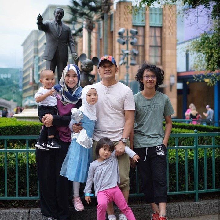 <p>Siap difoto? 1... 2... 3... Cekrek! (Foto: Instagram Zaskia Mecca)</p>
