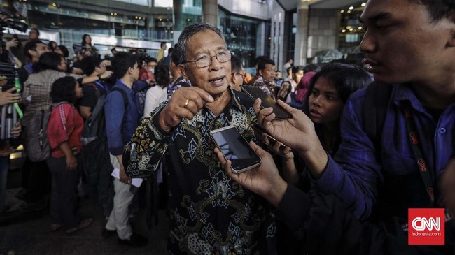 Menko Darmin berharap, 50 perusahaan menjadi emiten pasar modal di 2018. Jumlah ini lebih besar dari target BEI yang hanya sebanyak 35 emiten.