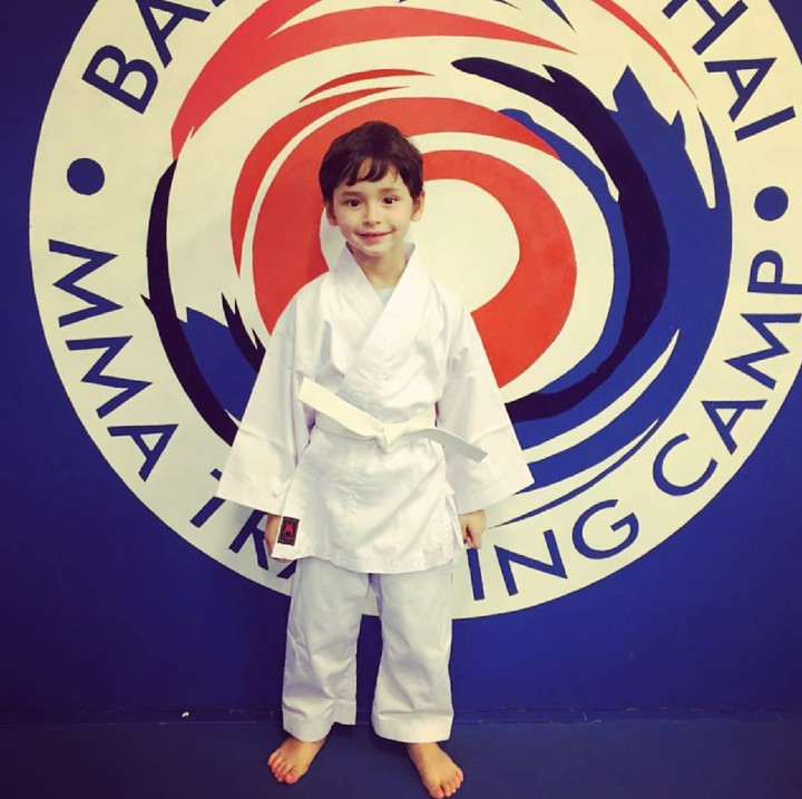 <p>Ini Zozo ketika latihan martial arts. Kece banget ya, Bun? (Foto: Insatgram/mike_lewis)</p>