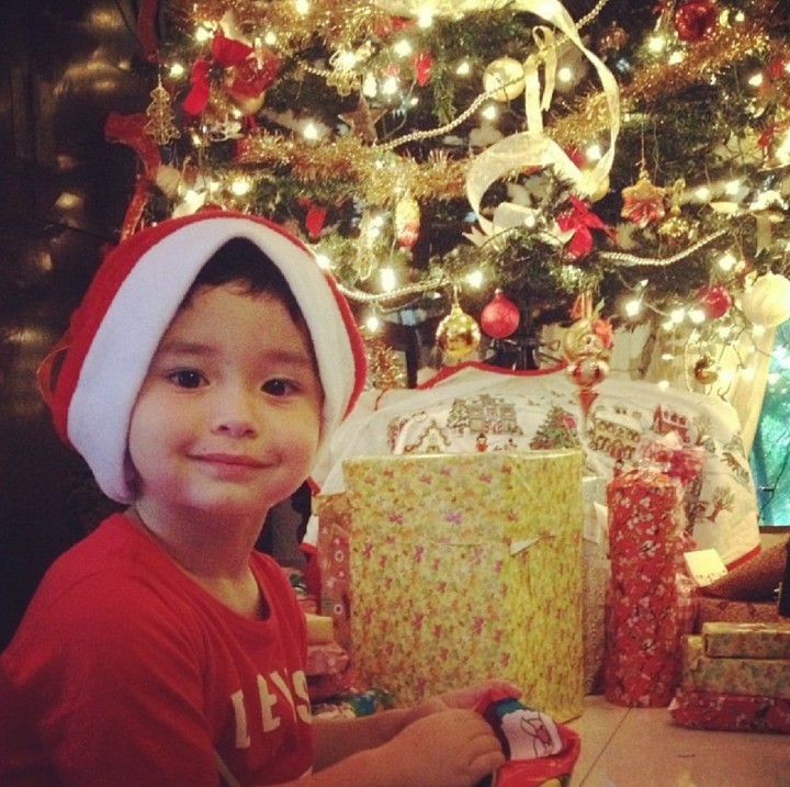 <p>Asyiknya Zozo merayakan Natal. (Foto: Insatgram/mike_lewis)</p>