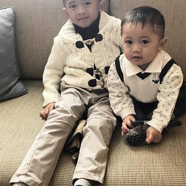<div>Siapa yang lebih mirip Ayah Ibas hayo? (Foto: Instagram/ @ruby_26)</div>