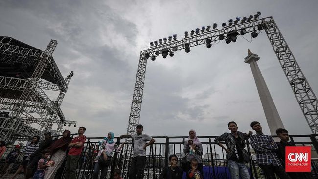 Pemprov DKI Jakarta akan menggelar empat panggung hiburan malam pergantian tahun mulai Minggu (31/12) malam pukul 19.00 WIB.