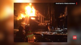 VIDEO: Truk Tangki Terbakar di SPBU Jagakarsa