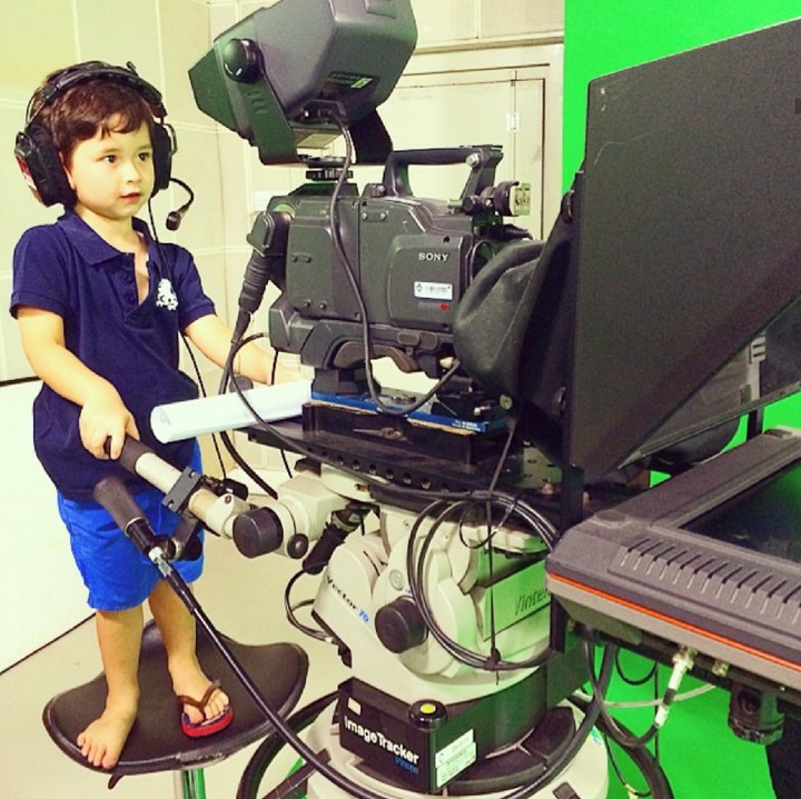 <p>Makin besar, ada-ada aja deh tingkah Zozo. He-he-he. (Foto: Insatgram/mike_lewis)</p>