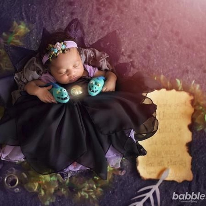 Salah satunya Ursula yang nggak kelihatan nyebelin tapi malah nggemesin. Hi-hi-hi. (Foto: Karen Marie/Belly Beautiful Portraits via Babble)