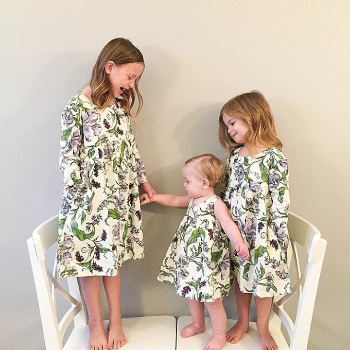 <p>Tiga bersaudara yang makin cute dengan kostum kompakan. (Foto: Instagram @chantellespark)</p>