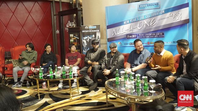 All 4 One dan Sheila on 7 akan bekerja sama bergantian membuat perayaan pergantian tahun di Trans Luxury Hotel, Kota Bandung semakin romantis malam ini.