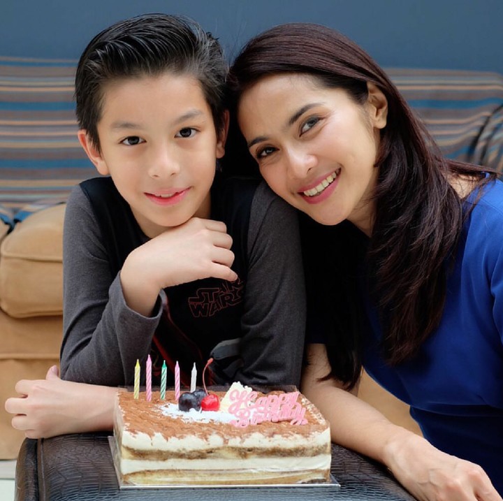 <p>Pemeran Zaenab di 'Si Doel Anak Sekolahan' ini sering banget ngabisin waktunya bareng sang buah hati. (Foto: Instagram/maudykoesnaedi)</p>