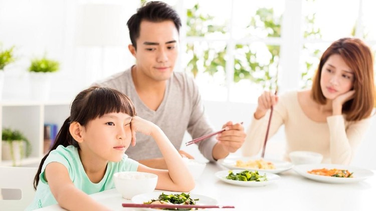 Ketika anak sekadar diberi makan saja tanpa diperhatikan kecukupan gizinya, masa depan mereka pun jadi taruhannya, Bun.