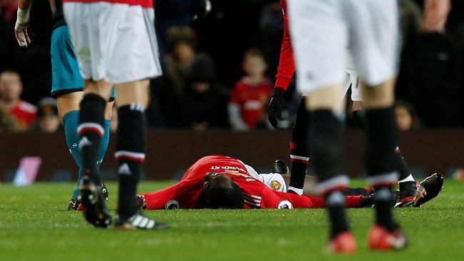 Manchester United kembali gagal memperoleh kemenangan tiga kali beruntun pada pekan ke-21 Liga Primer Inggris setelah ditahan Southampton tanpa gol.