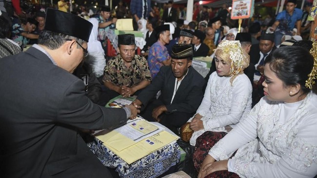 DPRD DKI Jakarta menilai anggaran Rp566 juta untuk nikah massal tidak direncanakan secara matang.
