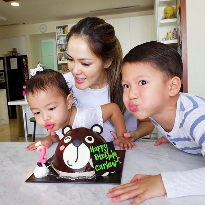 <p>Selamat ulang tahun yang ke-2 Carla! Sehat terus ya, Nak. (Foto: Instagram/ @cathsysharon)</p>