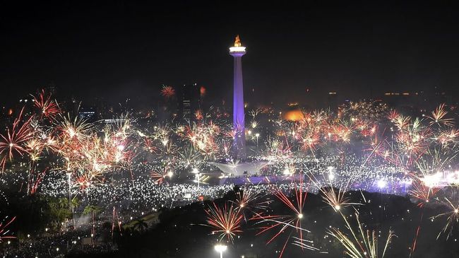 Alasan Monas Selama Ini Tak Dibuka Sampai Malam