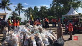 VIDEO: Pengunjung Ancol Kumpulkan 1 Ton Sampah dalam Satu Jam