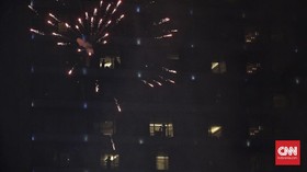 Kembang Api dan Petasan Riuh di Malam Tahun Baru meski Dilarang DKI