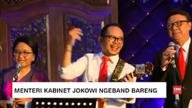 VIDEO: Menteri Kabinet Kerja Ngeband Bareng 'Elek Yo Band'