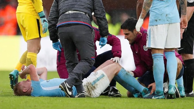 Gabriel Jesus dan Kevin de Bruyne mengalami cedera di Manchester City, Pep Guardiola minta para wasit melindungi pemain di Liga Primer Inggris.