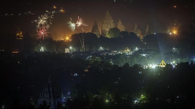 Penyelenggara Prambanan Jazz Festival mendukung dibangunnya amfiteater di candi, seperti yang dilakukan Royal Albert Hall maupun Pompeii.