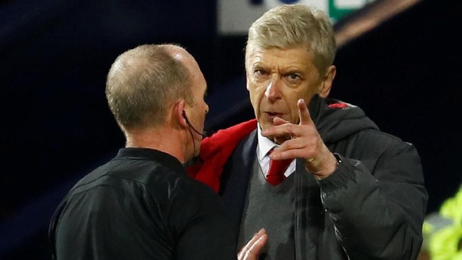 Arsene Wenger mengkritik keputusan wasit yang memberikan hadiah penalti kepada West Bromwich Albion sehingga Arsenal gagal menang.