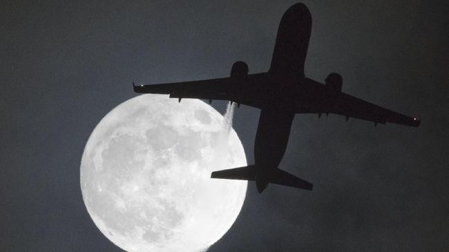 4 Fakta Supermoon, Si Penerang Langit Malam Ini Peristiwa yang terjadi pada hari ini dikenal dengan 'Snow Moon' yang akan menjadi bulan purnama terdekat tahun ini.