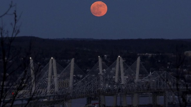 Gerhana bulan pada 31 Januari mendatang bisa dibilang istimewa, hingga mendapat julukan berbeda: Supermoon, Blue Moon, dan Blood Moon. Apa bedanya?