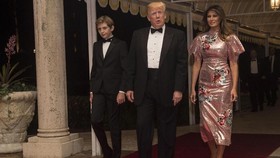 Gaun Tahun Baru 'Diskon' Melania Trump Seharga Rp29 Juta