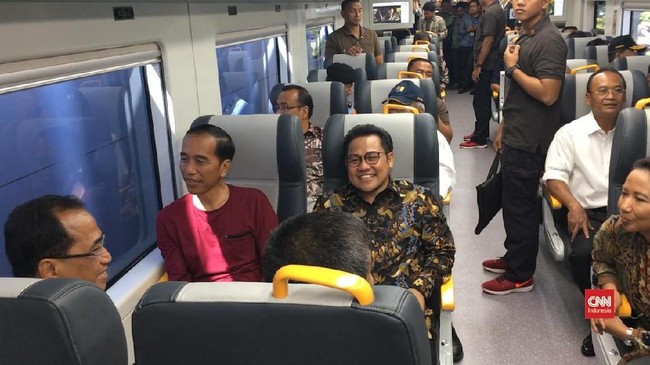 Presiden Joko Widodo atau Jokowi mengaku sudah lama tidak bertemu dengan Ketua Umum PKB Muhaimin Iskandar alias Cak Imin. 