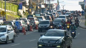 Arus Lalu Lintas Kawasan Puncak Padat di Liburan Tahun Baru