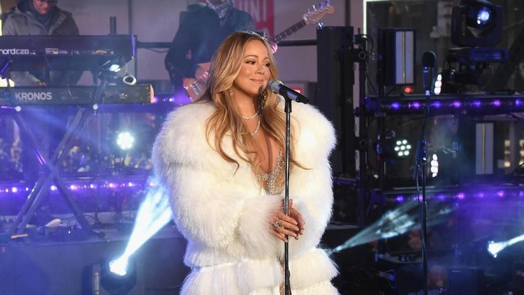 Kalau udah main gadget, bukan nggak mungkin anak paham gimana caranya belanja online. Seperti yang dilakukan anak Mariah Carey ini, Bun.