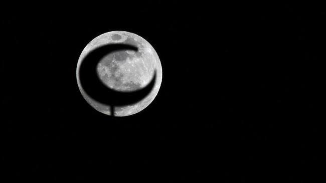 LAPAN mengadakan nonton bareng (nobar) fenomena super-blue-red-moon yang akan berlangsung Kamis (31/1) petang nanti.