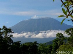 Jatuh Saat Mendaki Gunung Agung Bali, WN Amerika Alami Patah Kaki